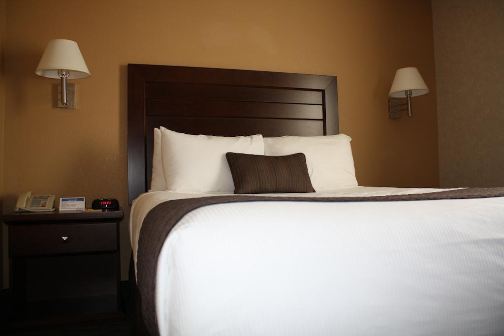 Days Inn By Wyndham Estevan Kültér fotó